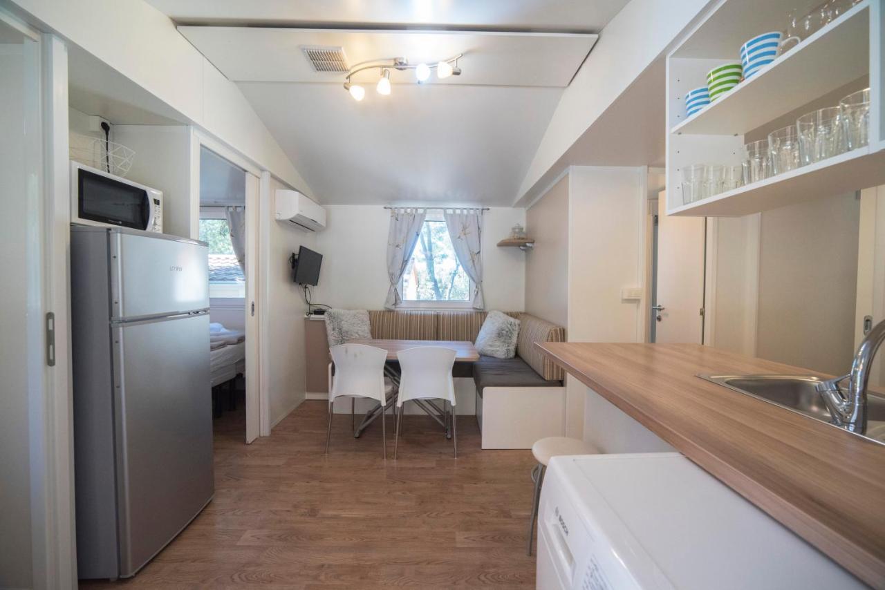 Mobile Home Cube, 3 Bedrooms, Free Parking, Wifi Biograd Na Moru Exterior photo