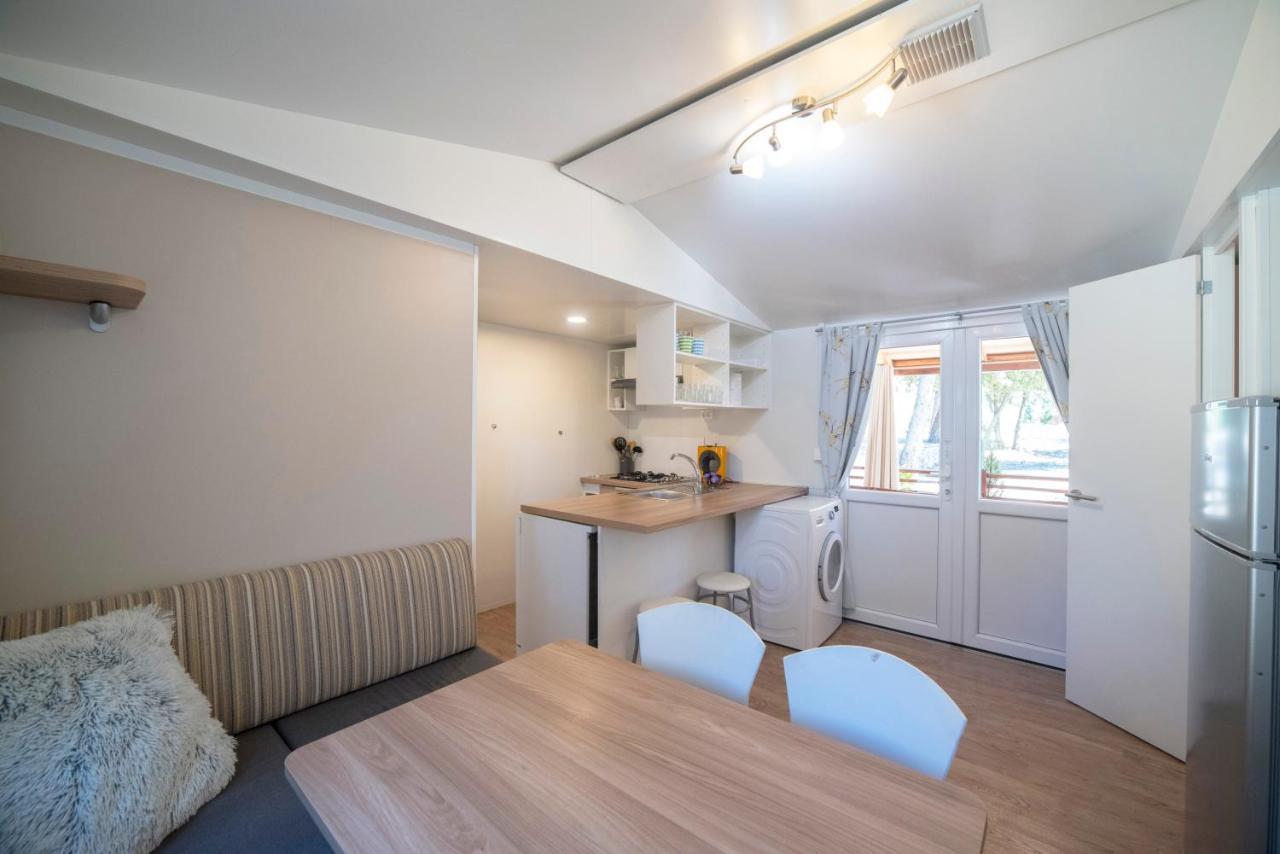 Mobile Home Cube, 3 Bedrooms, Free Parking, Wifi Biograd Na Moru Exterior photo