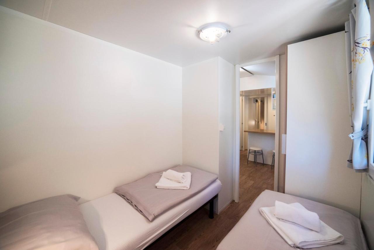 Mobile Home Cube, 3 Bedrooms, Free Parking, Wifi Biograd Na Moru Exterior photo